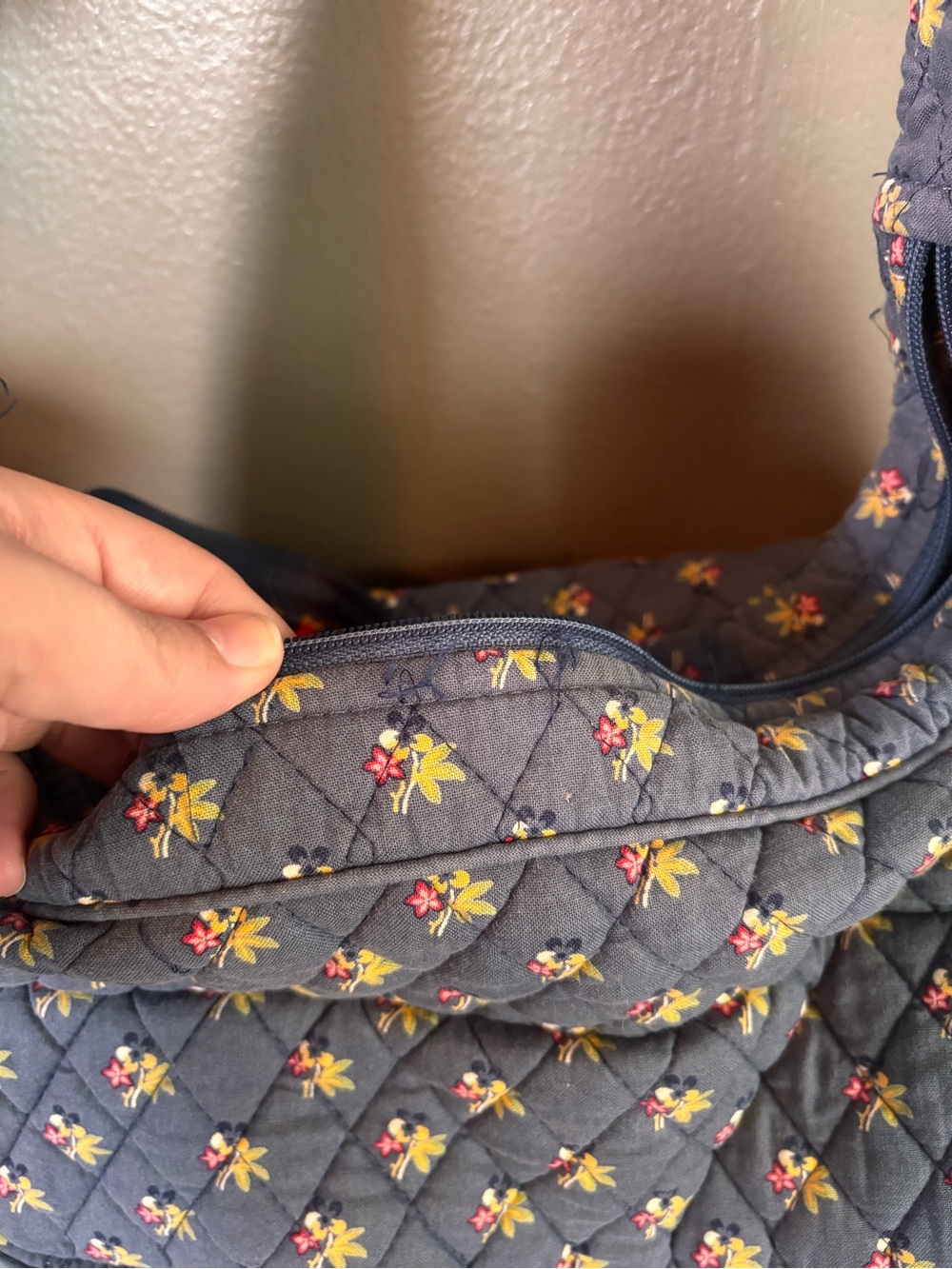 Vera Bradley Carry All in Emily - Picture 4 of 7